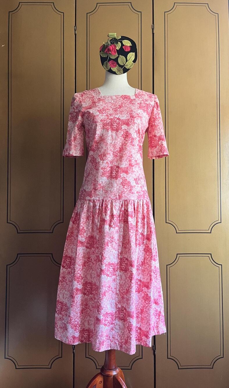 Vintage short sleeves dress with pink flowers, size M